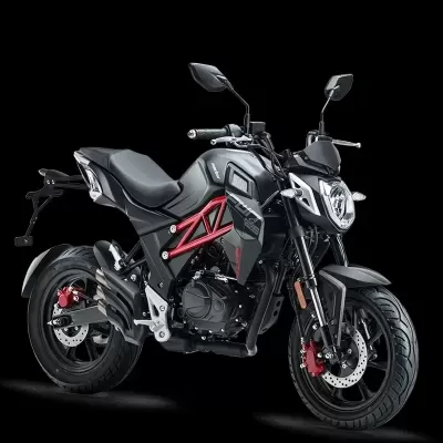 Motocicleta preta com detalhes vermelhos sobre fundo preto