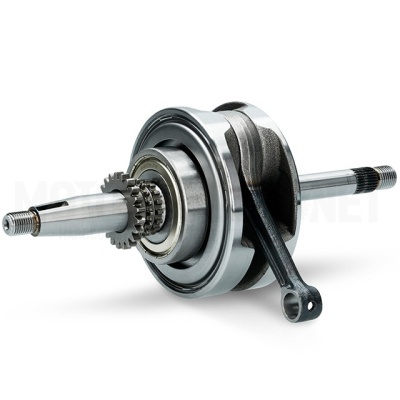 Virabrequim com biela metálico sobre fundo branco