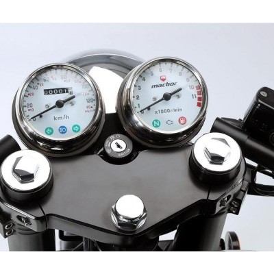 Painel de instrumentos de motocicleta com dois mostradores redondos em branco e detalhes cromados