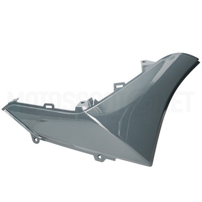 Painel lateral cinzento metálico de moto com superfície lisa