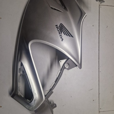 Peça lateral de carenagem prateada de motocicleta Honda