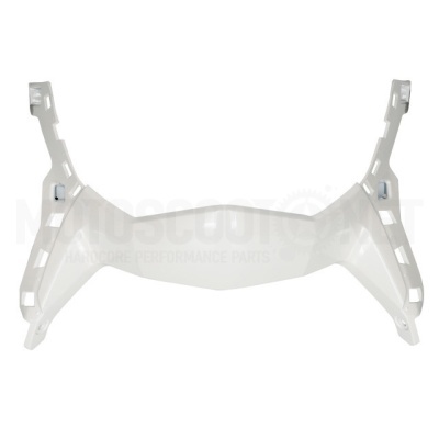 estrutura plástica branca com recortes laterais