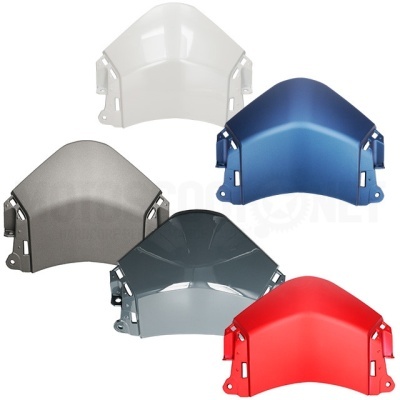 Cinco viseiras de capacete em várias cores sobre fundo branco