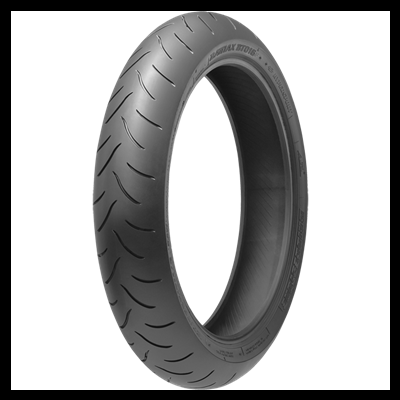 Pneu de motocicleta preto com padrão de ranhuras curvadas