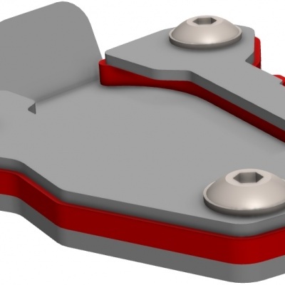 Peça mecânica cinza e vermelha com parafusos prateados e aba vertical