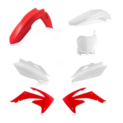 Peças plásticas vermelhas e brancas para motocicleta organizadas sobre fundo branco