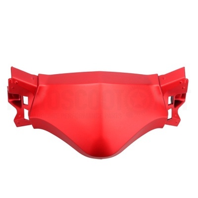Revestimento frontal de mota ou scooter em plástico vermelho com design angular.