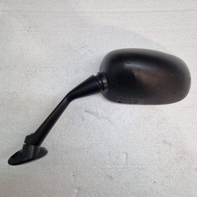 Espelho retrovisor lateral preto para motocicleta sobre fundo branco