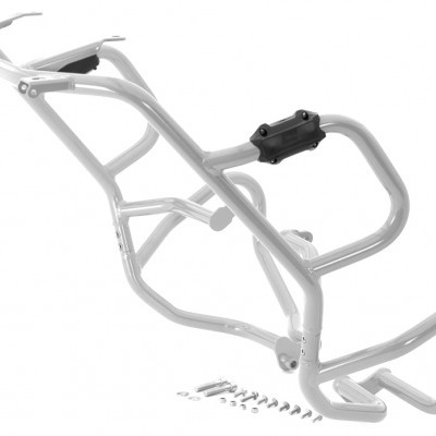 Estrutura metálica cinza tubular com parafusos e peças metálicas sobre fundo branco