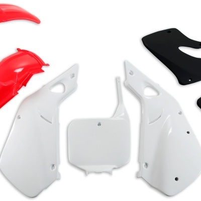 Conjunto de peças plásticas para moto em vermelho, branco e preto