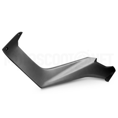 Peça plástica preta mate angular com orifícios de fixação sobre fundo branco