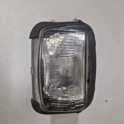 Farol retangular para automóvel com lente transparente de vidro e armação preta