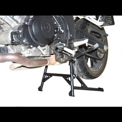 Moto preta e cinza com suporte metálico preto em fundo branco