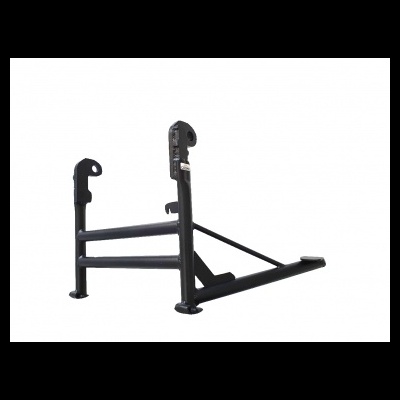 Suporte metálico preto com estrutura robusta