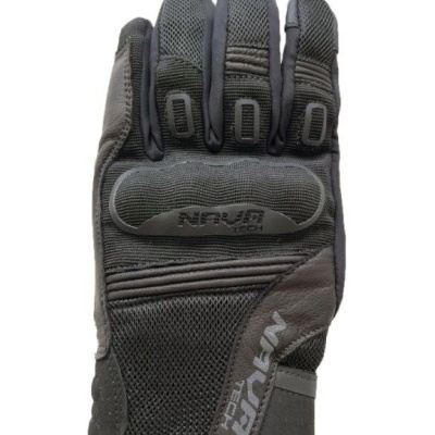 Luva preta de proteção com inscrições NFUAR TECH