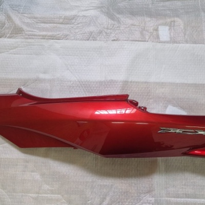 Painel lateral vermelho metálico brilhante para motocicleta com texto CBR