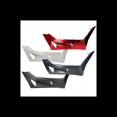 Para-choques dianteiros de automóvel em quatro cores diferentes sobre fundo branco