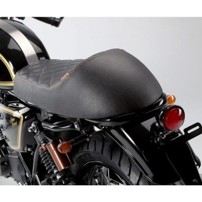 Motociclo preto com assento em couro preto e detalhes dourados