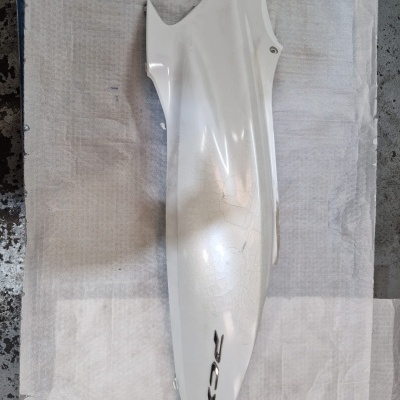 Carenagem lateral branca brilhante para moto com logotipo XCC