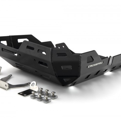 Protector inferior para mota em metal preto com parafusos e suportes metálicos prateados