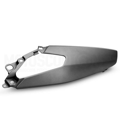 Parte de carroçaria cinzenta em plástico rígido