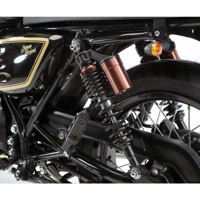 Parte traseira de motocicleta preta com suspensão e painel lateral detalhado