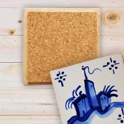 Base quadrada de cortiça com moldura de madeira e azulejo branco com pintura azul