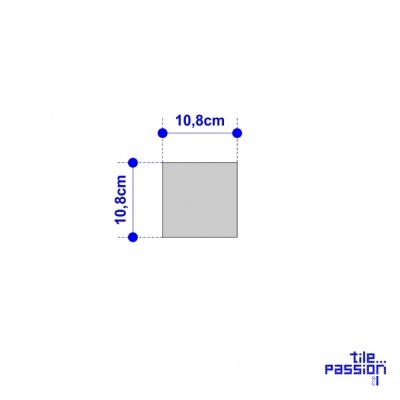 Quadrado cinzento de 10,8 cm por 10,8 cm com texto 'tile passion' no canto inferior direito