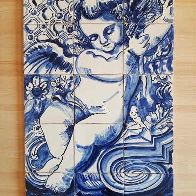 Painel de 12 azulejos em cerâmica azul e branco com imagem de anjo