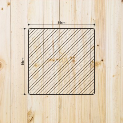 Madeira clara com quadrado de 15cm x 15cm marcado com linhas diagonais pretas