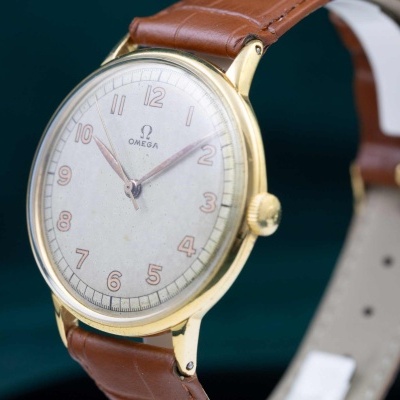 Relógio de pulso Omega com bracelete castanha de couro