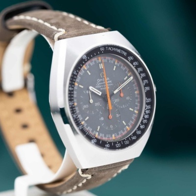 Relógio Omega Speedmaster Professional Mark II com bracelete castanha em pele