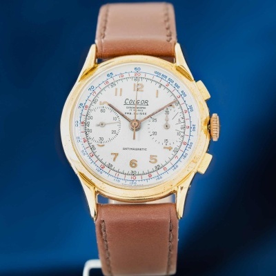 Relógio de pulso analógico dourado com bracelete castanha em pele