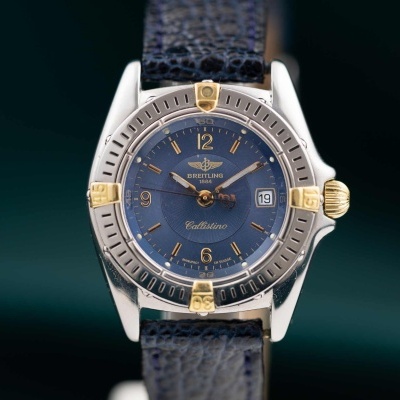 Relógio de pulso Breitling com mostrador azul e pulseira preta