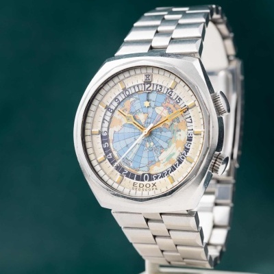 Relógio de pulso metálico EDOX com mapa mundial no mostrador
