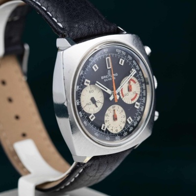 Relógio de pulso Breitling com mostrador preto e bracelete de couro preto