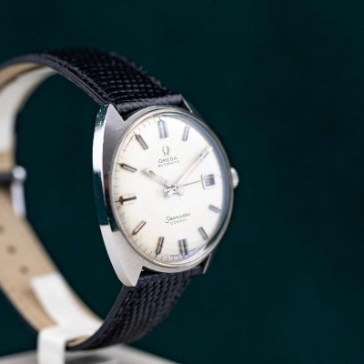 Relógio de pulso Omega automático com bracelete preta texturada