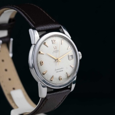 Relógio de pulso Omega automático vintage com bracelete de pele castanha