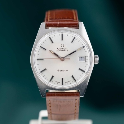 Relógio de pulso Omega Automatic Genève com mostrador branco e bracelete castanha