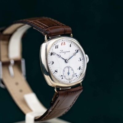 Relógio de pulso Longines com bracelete castanha em pele