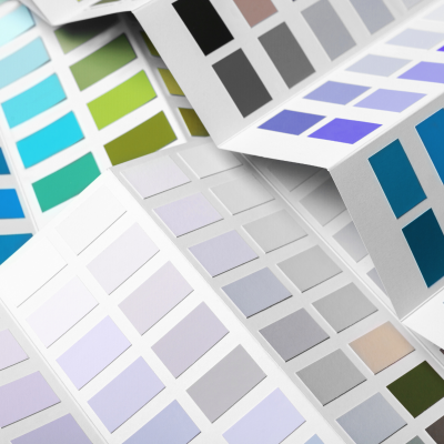 Folhetos com amostras de cores de tinta em papel