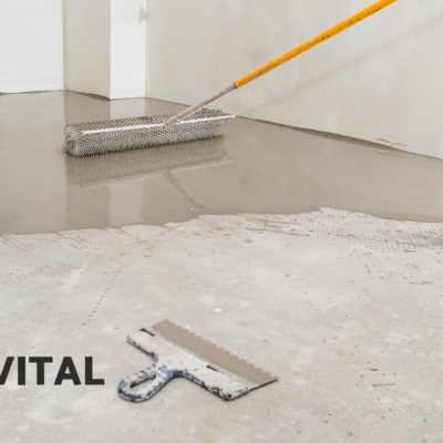 Piso sendo nivelado com cimento e ferramentas de acabamento em espaço interno