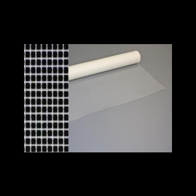 Rolo de tela mosquiteira branca com malha quadrada em fundo cinza