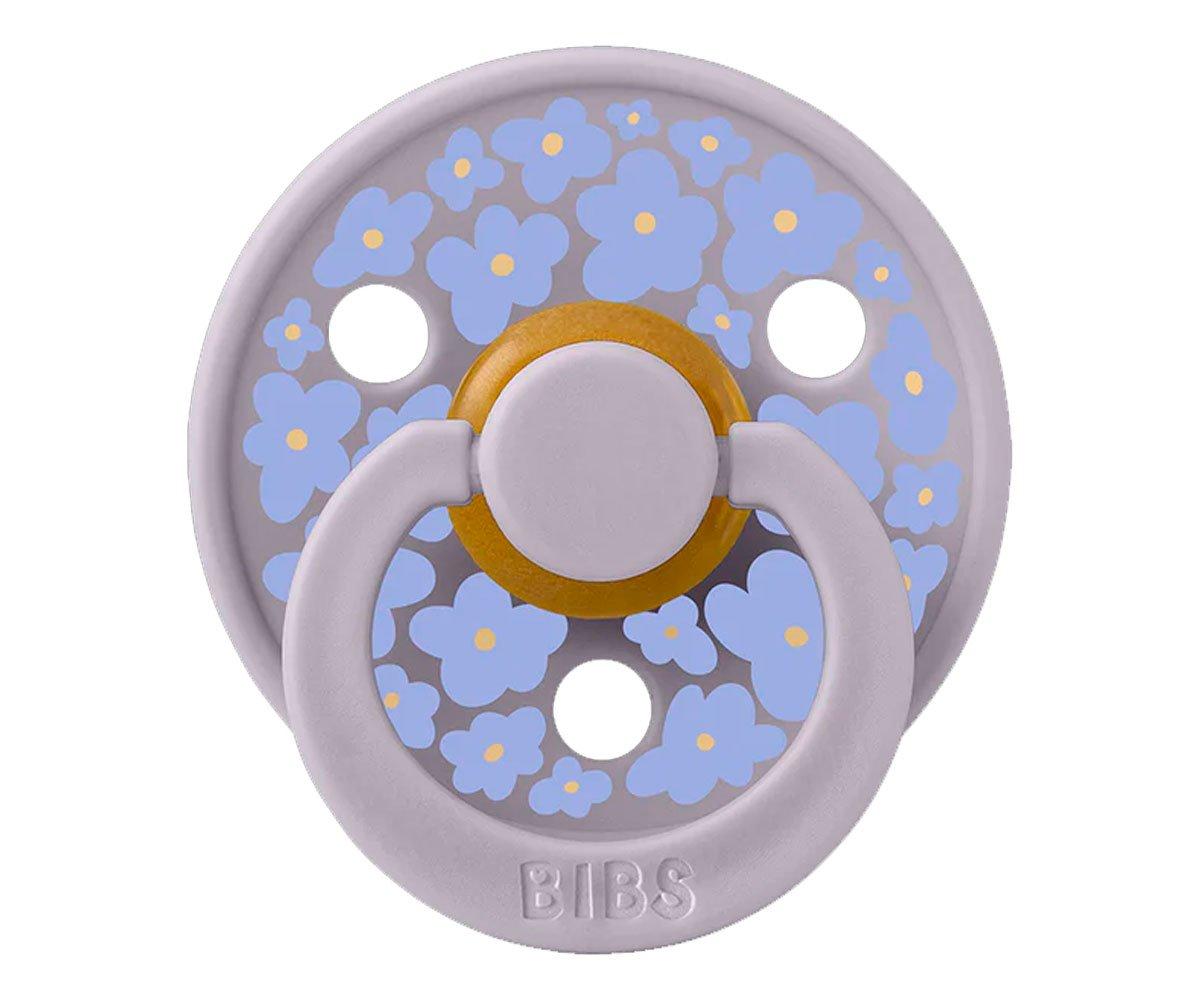 Chupeta lilás com padrão de flores azuis e amarelas da marca BIBS