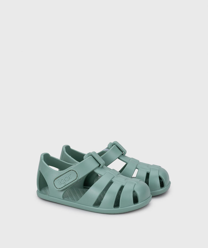Sandálias de bebé em verde água com fecho de velcro e tiras largas