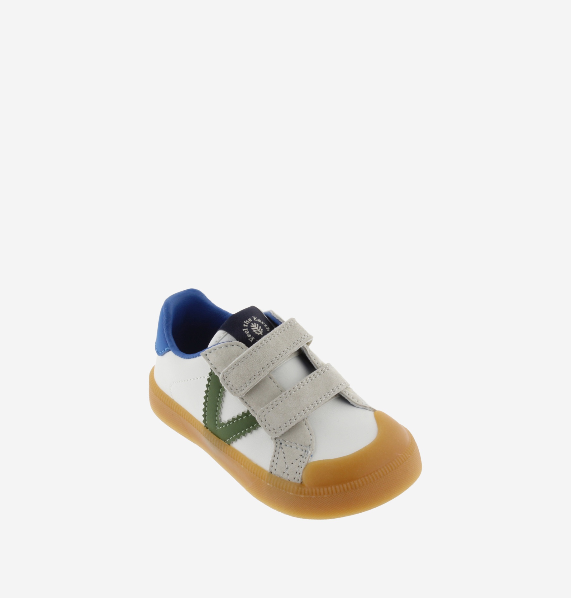 Ténis infantil branco com detalhes azuis e verdes e solas em borracha cor de mel.