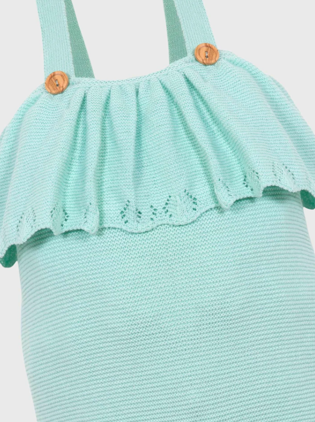 Macacão de bebé em malha azul claro com botões de madeira