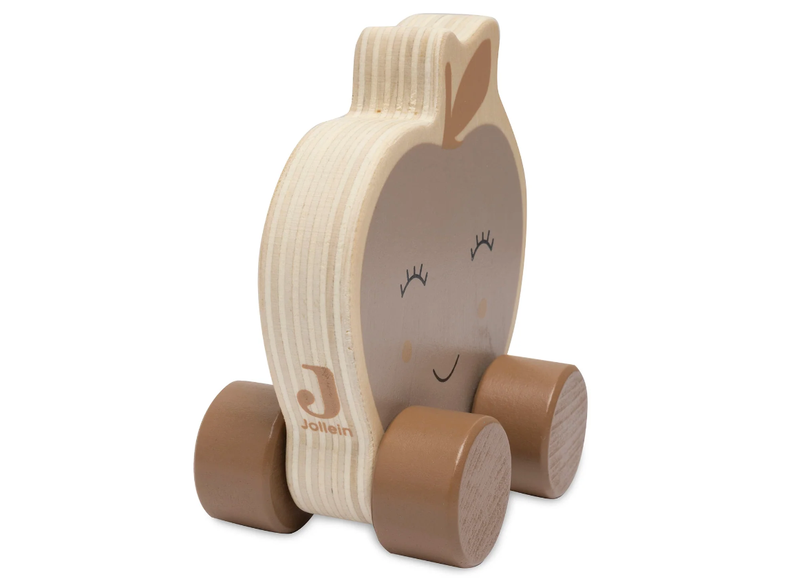 brinquedo de madeira em forma de pêra com rodas castanhas e rosto desenhado