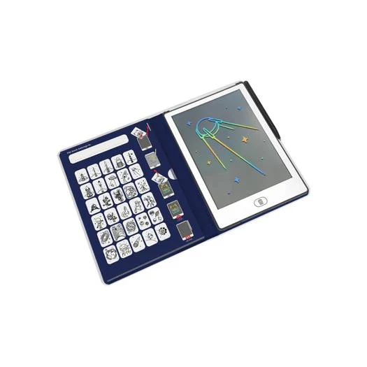 Capa azul para tablet com ilustrações e tablet com ecrã de nave espacial