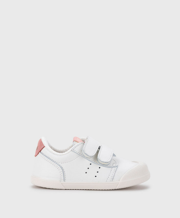 Sapatilha infantil branca com fechos de velcro e detalhes cor-de-rosa